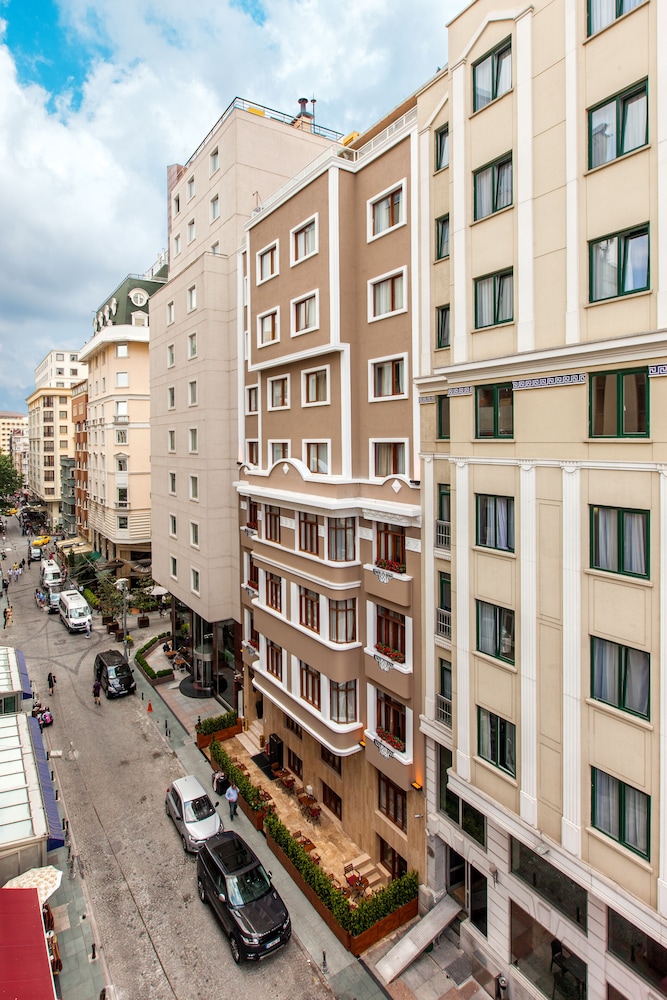 Ferman Hilal Hotel 56/63