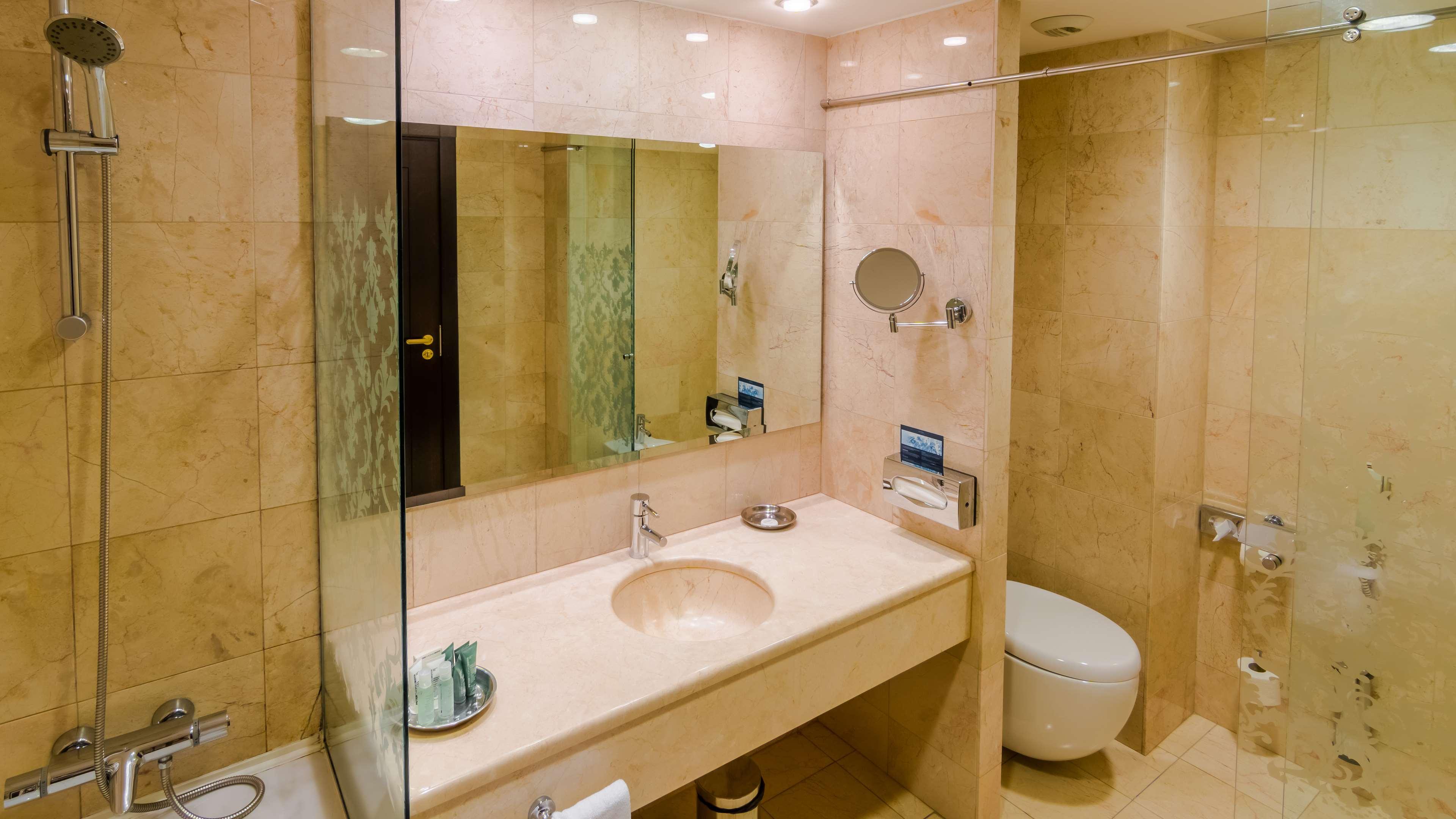 جناح جونيور، Hilton Sibiu 3/3