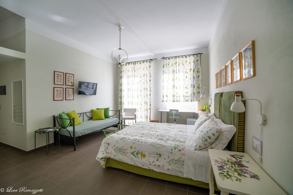 ROOM, TRIPLE