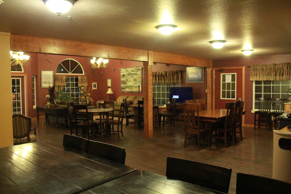 FAIRBRIDGE INN & SUITES KELLOGG 44/48