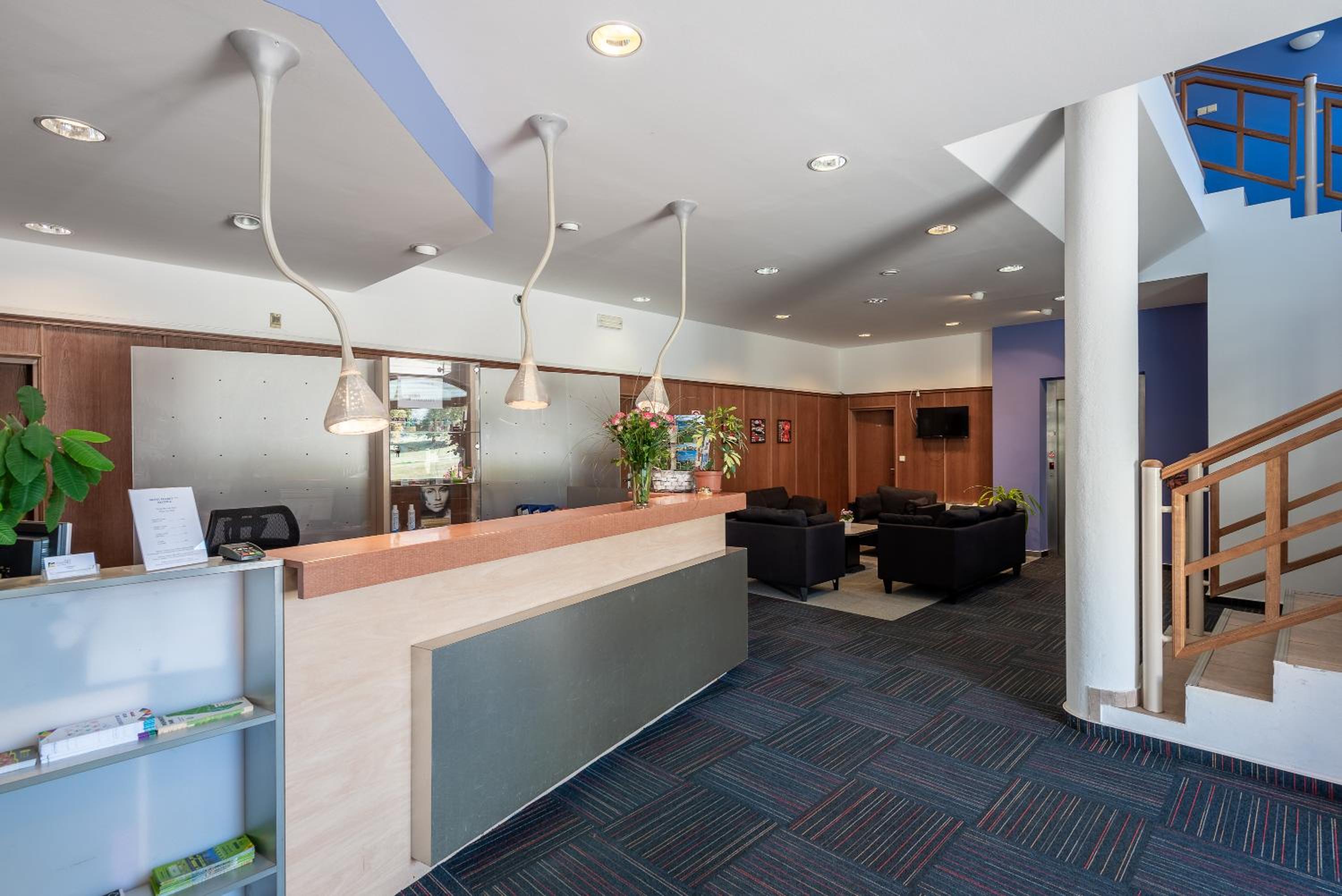 Floret Hotel 4/50