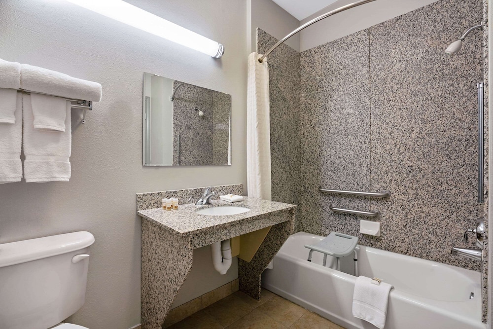 La Quinta Inn & Suites by Wyndham-Brookshire-West Katy 16/39