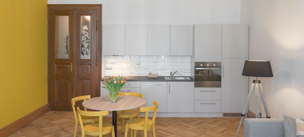 Art House Apartments by Adrez Living 17/23