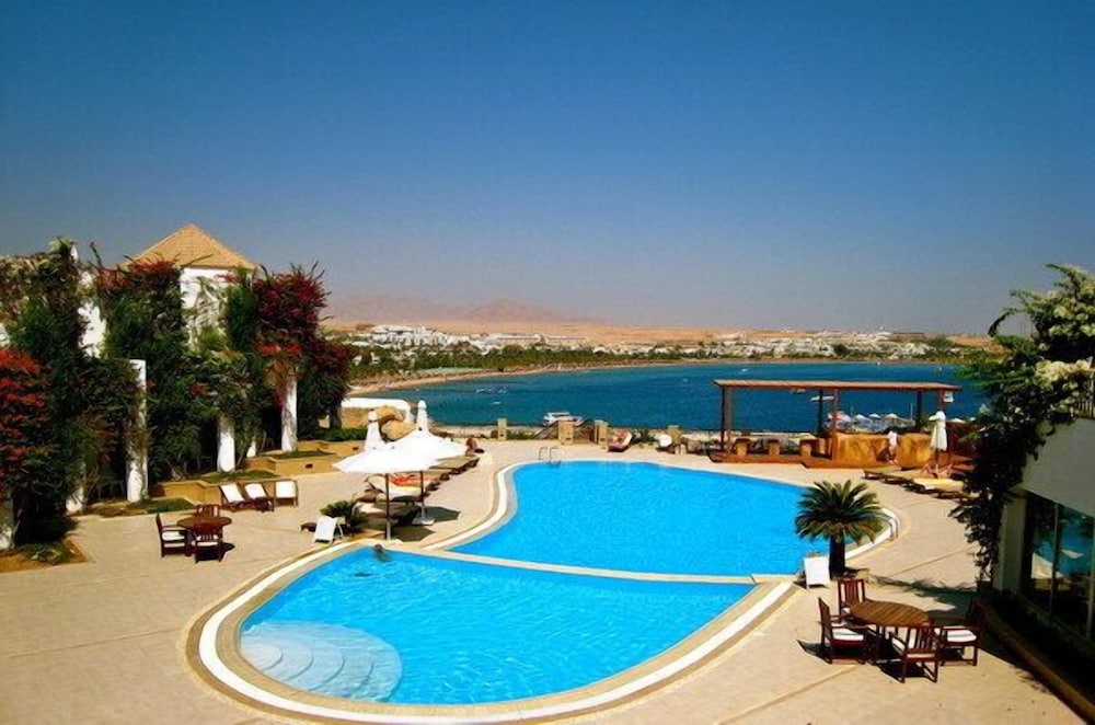 Eden Rock Hotel 31/32