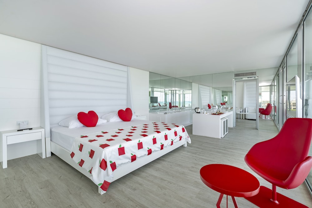 Design, Suite, Queen and Twin Beds, Sea View
