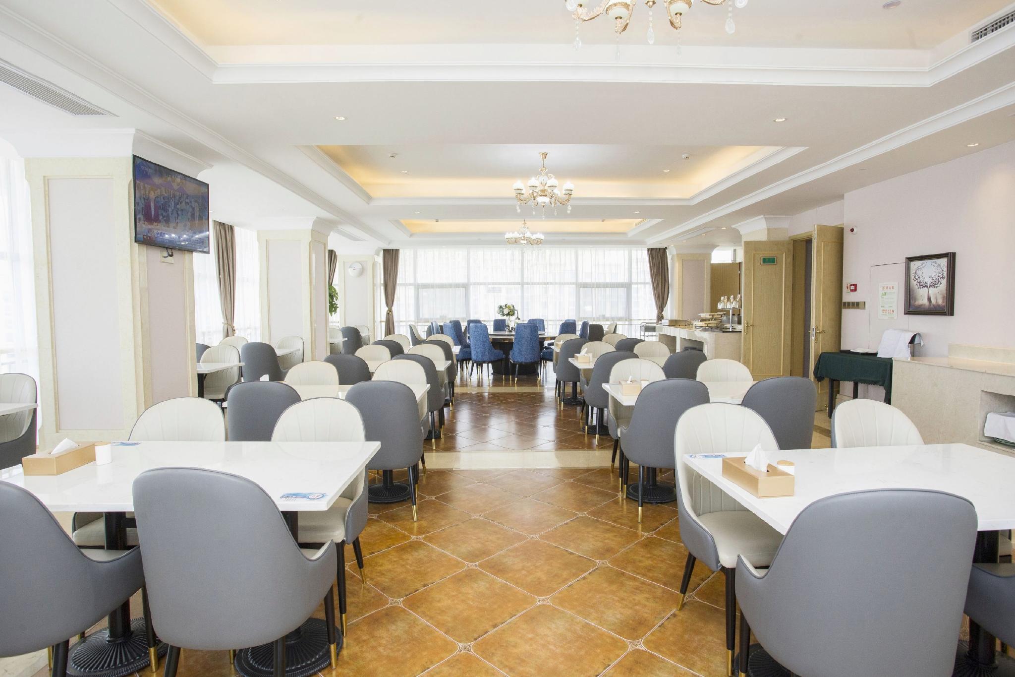 Vienna International Hotel (Dongwu South Road Hongzhuang Metro Station) 23/24