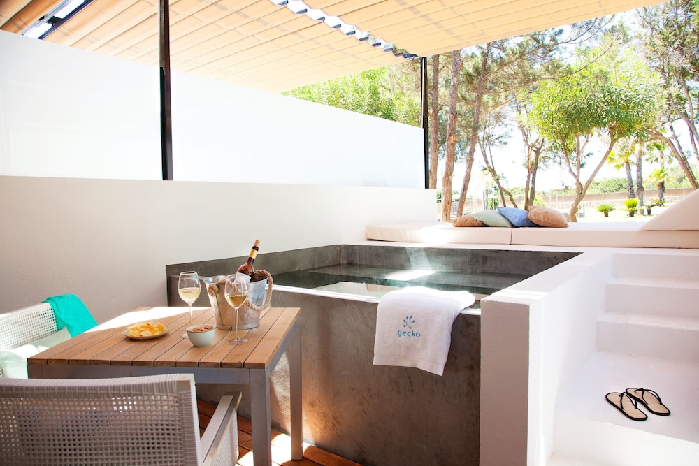 Gecko Hotel and Beach Club 25/50