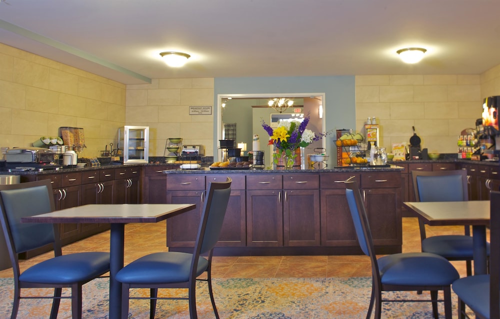 Grandstay Hotel Suites 38/44