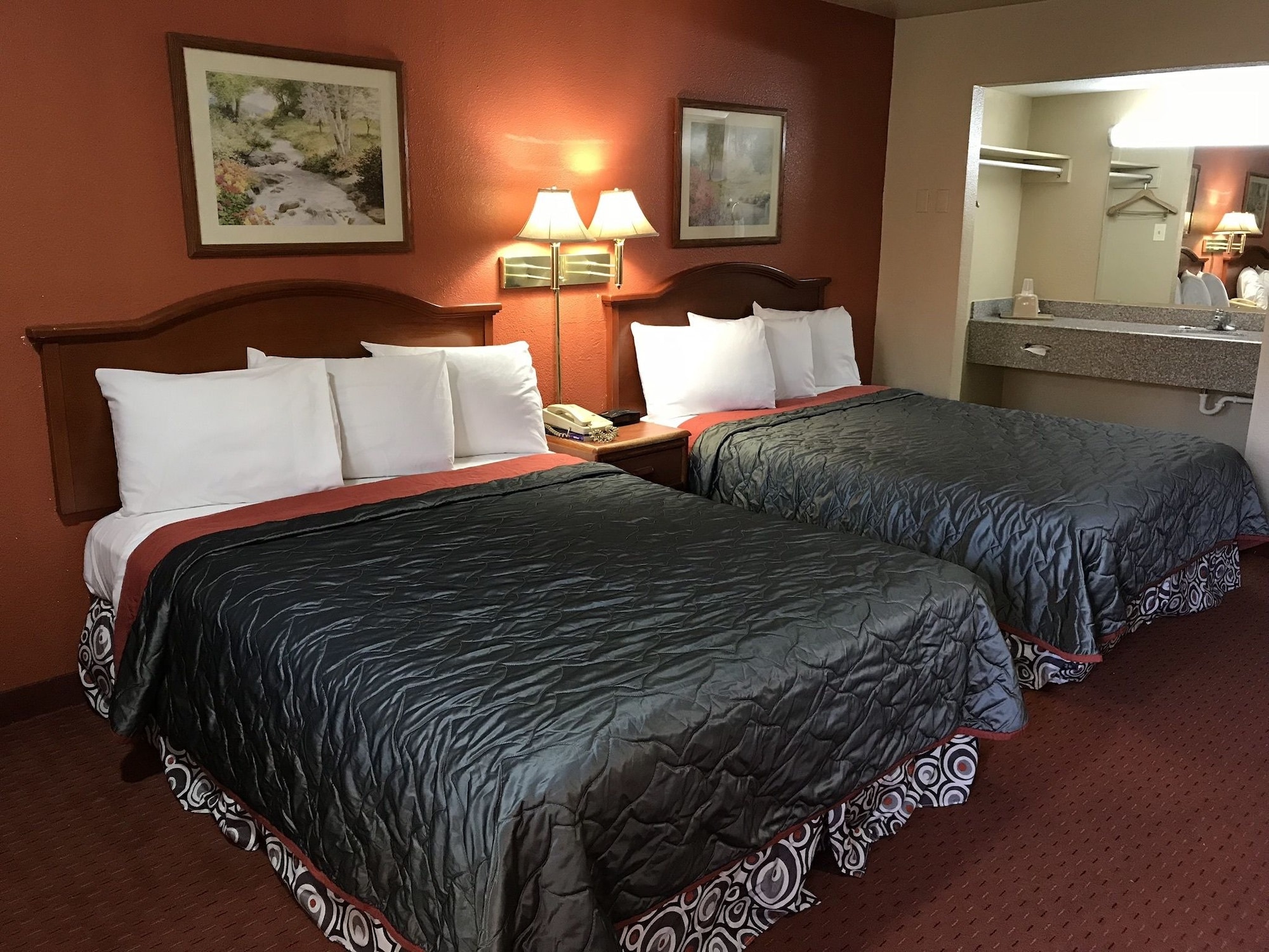 STANDARD, 2 QUEEN BEDS