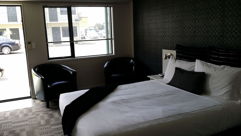 Abode on Courtenay Motor Inn 7/30