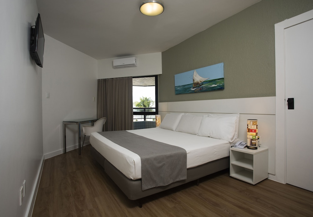 Suite, King Bed, Side View