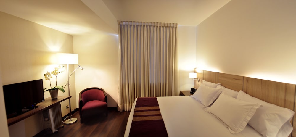 AKU HOTELS 24/69