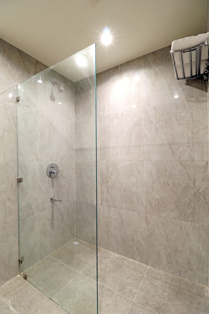 Starlit Suites Newtown Kolkata 23/24
