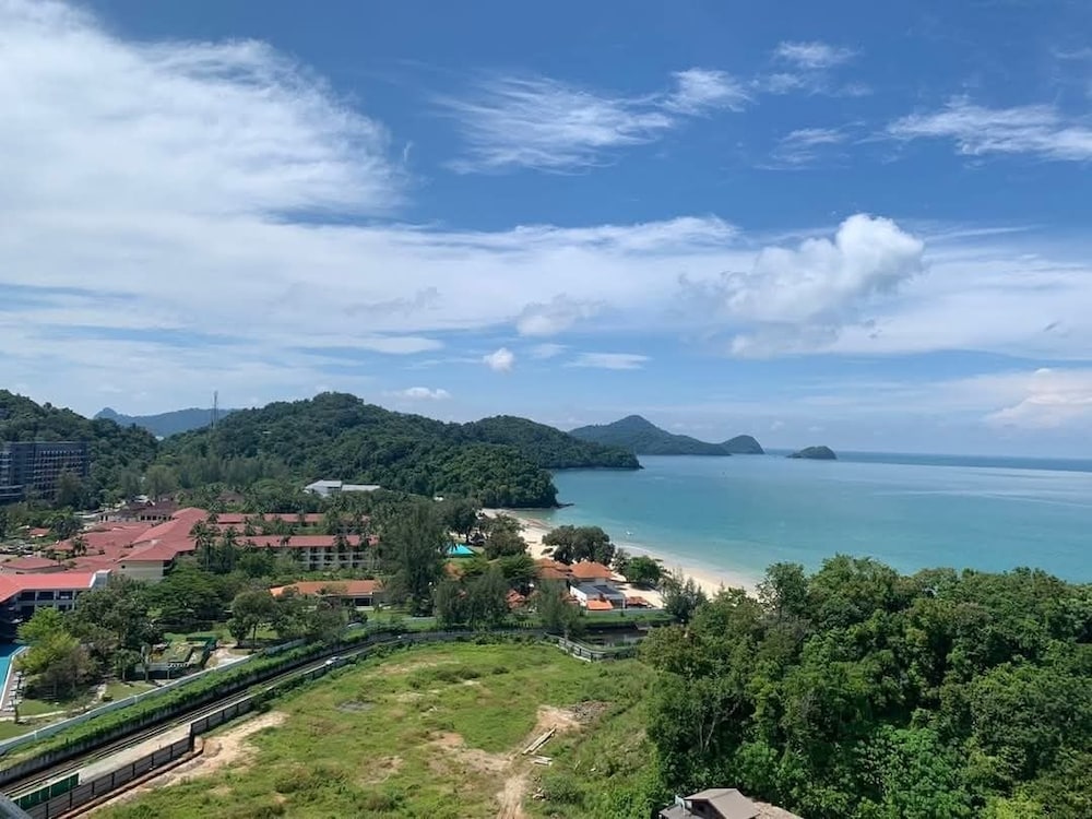 Cenang Plaza Beach Hotel 44/50