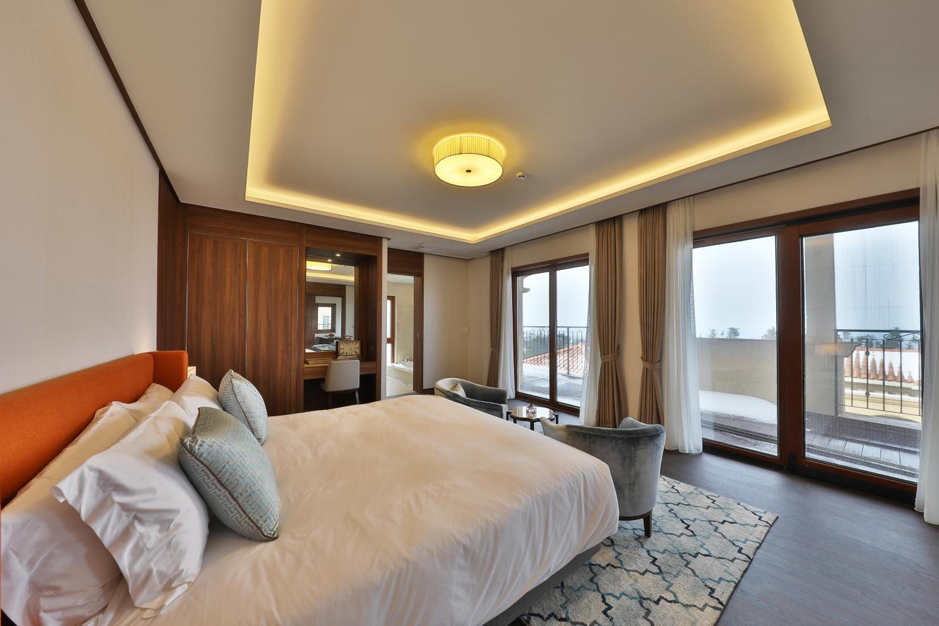 Business, Suite