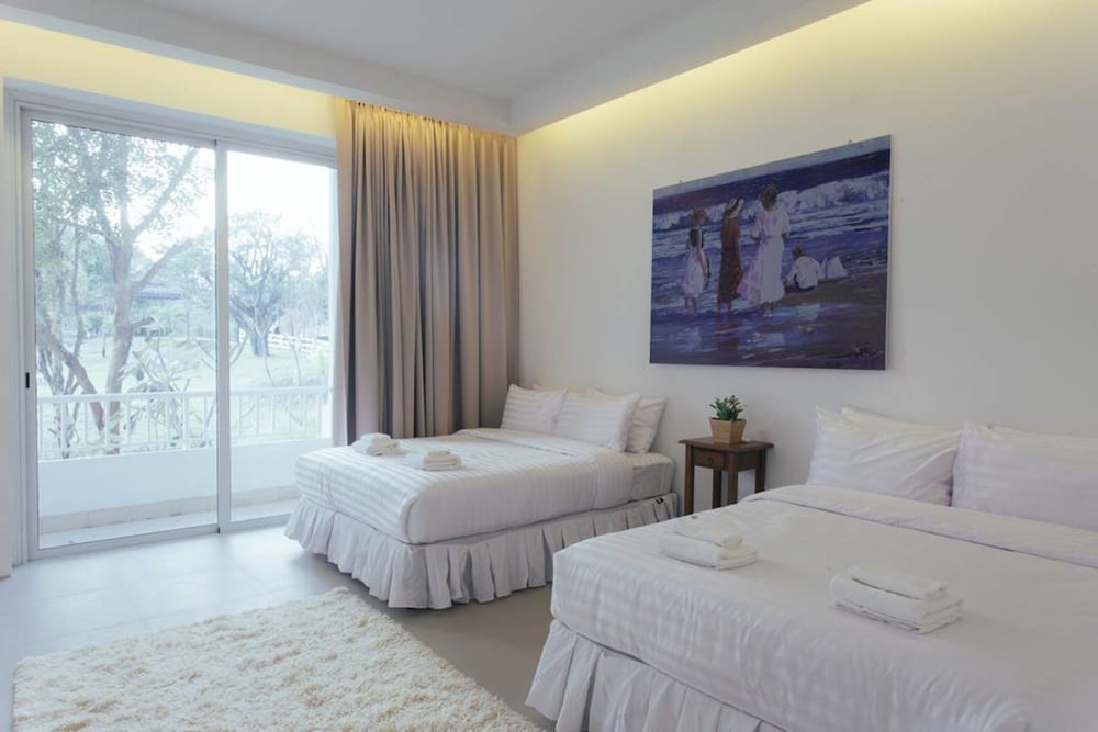 The Peak Residence photo3