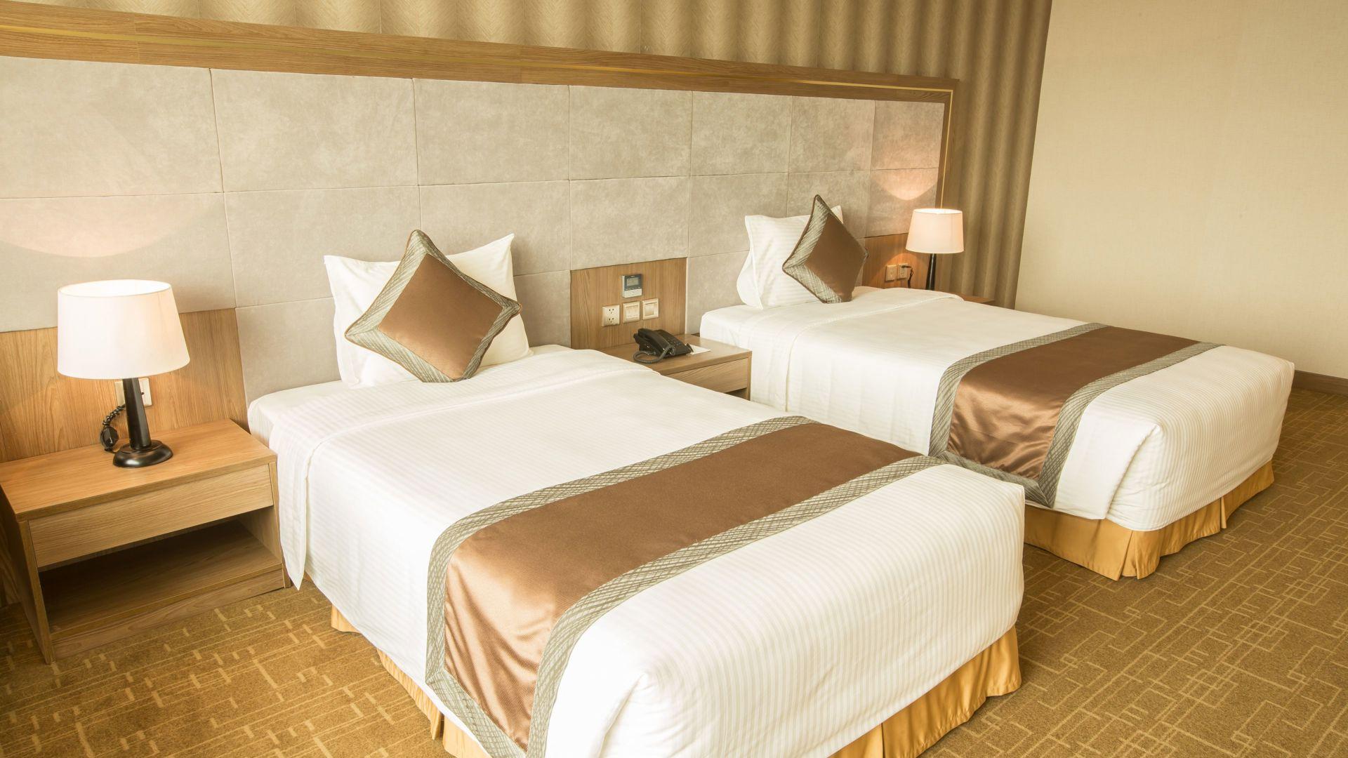 Room, Single, 2 Double Beds