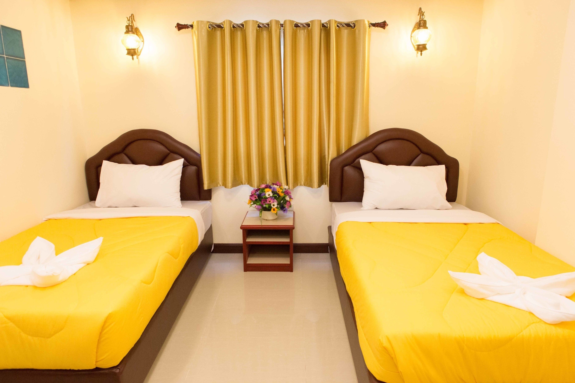 DELUXE, TWIN BEDS