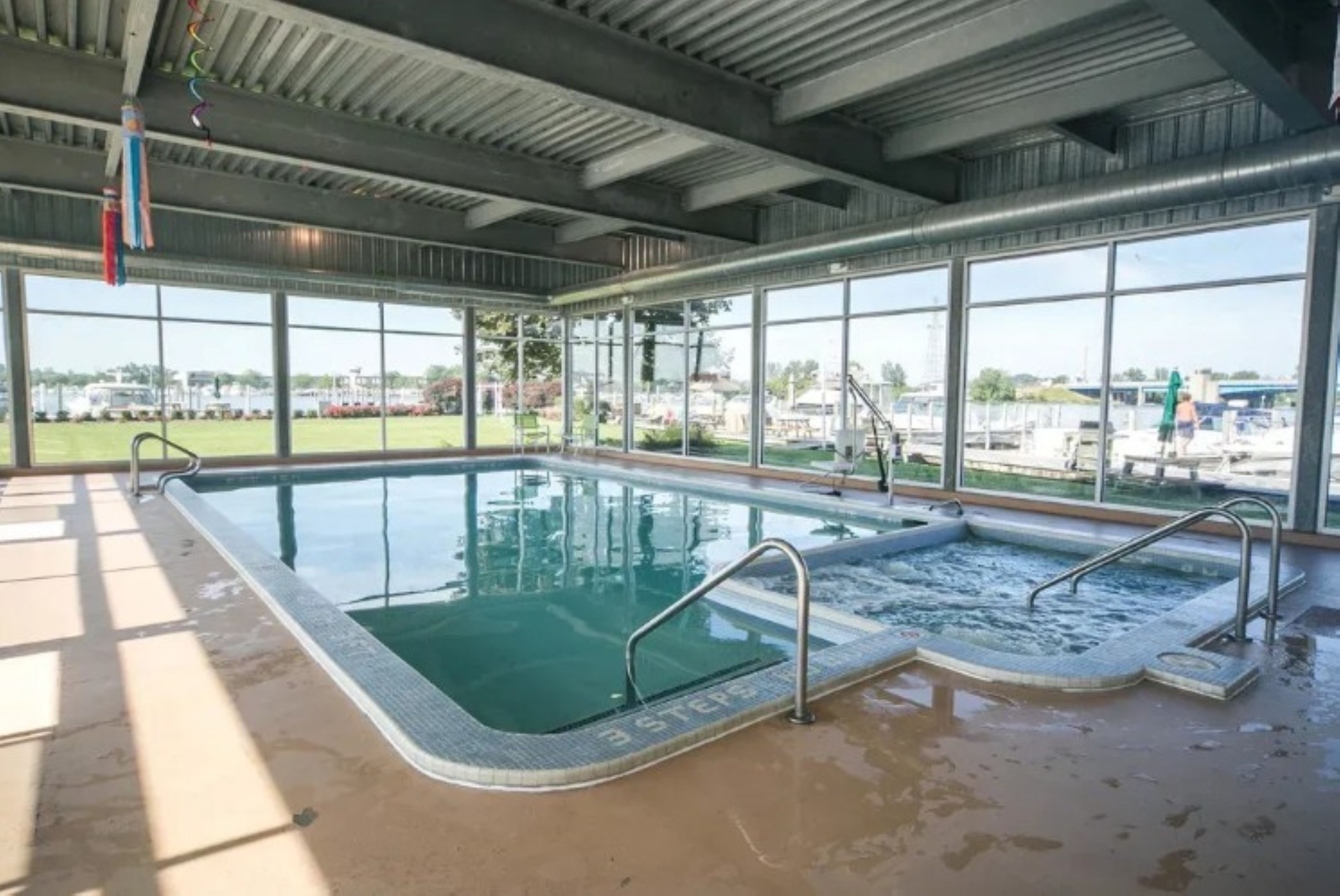 Holiday Inn Grand Haven-Spring Lake, an IHG Hotel 26/52
