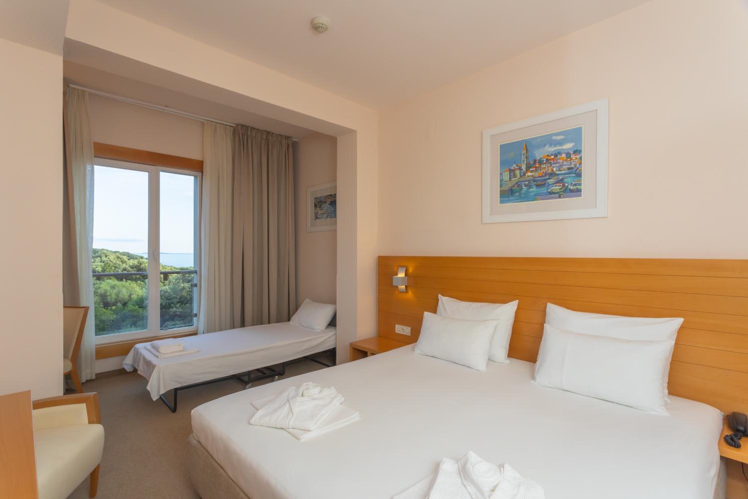 Comfort, Double Bed, with Extra Bed, Side Sea View