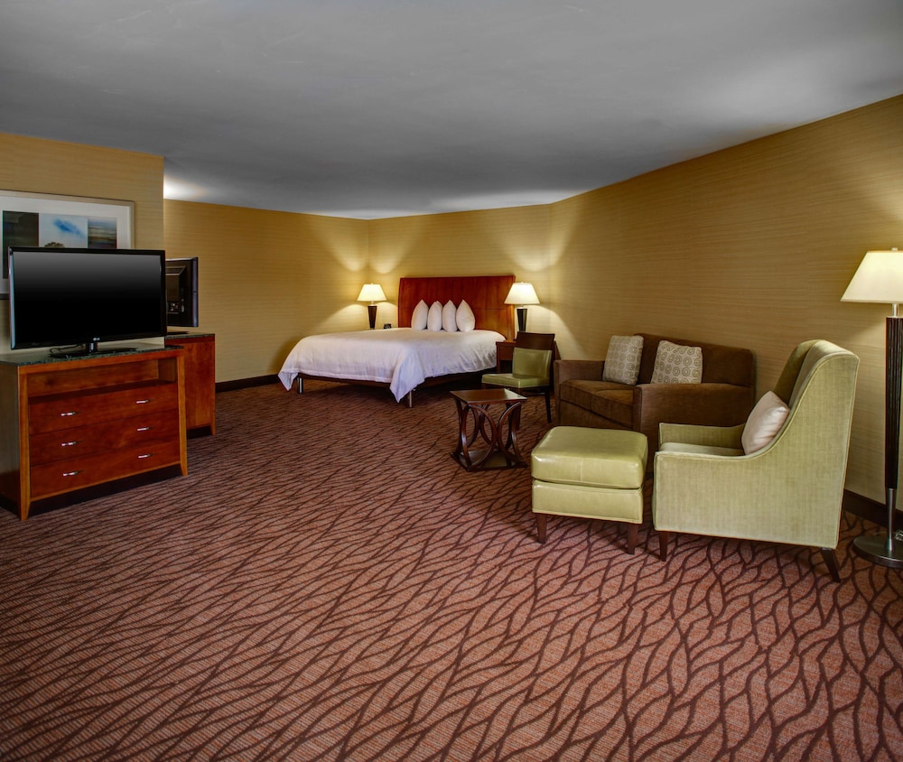 Hilton Garden Inn Monterey 24/58
