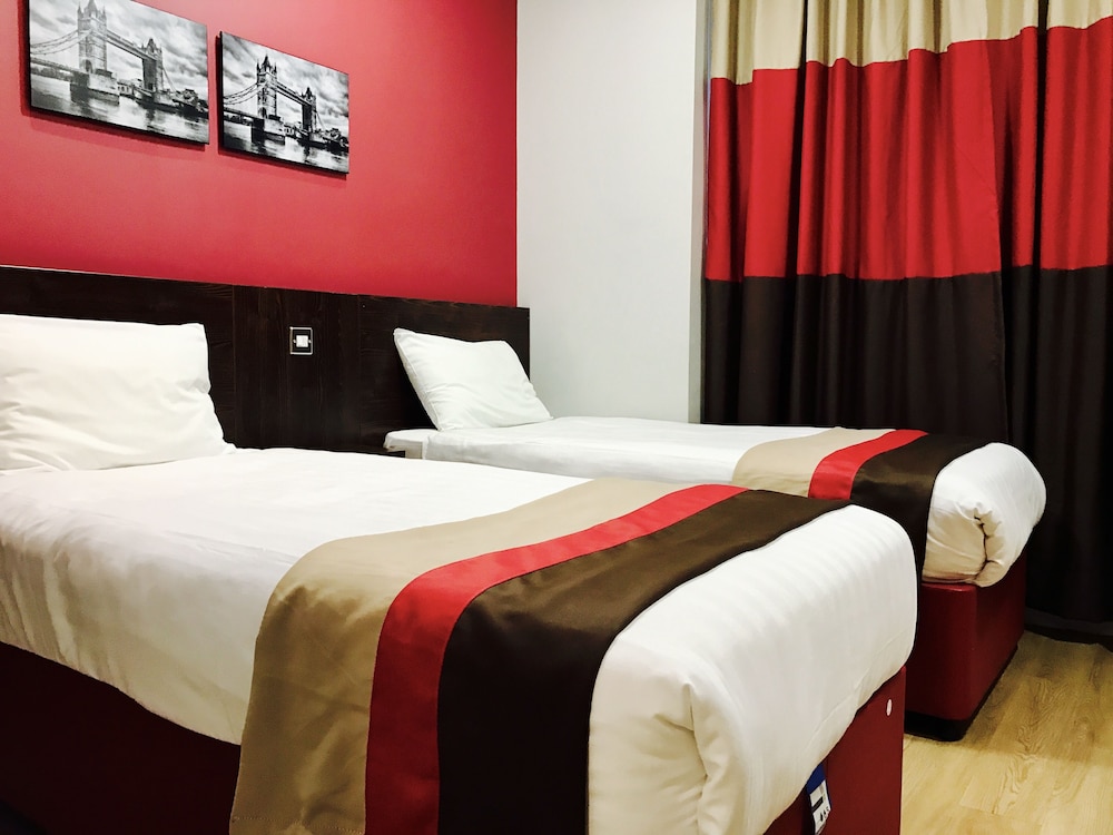 ROOM, TWIN BEDS