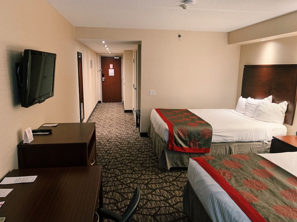 Ramada By Wyndham Niagara Falls By the River 13/47