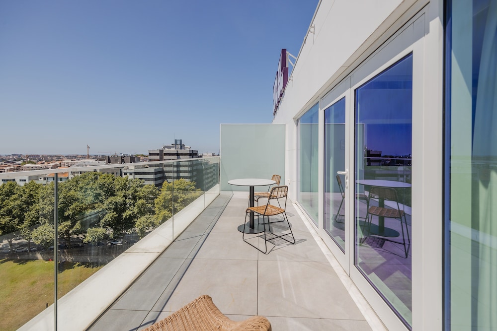 YOTEL Porto, Select by Hilton 22/48