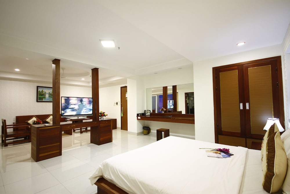 SIGNATURE, SUITE, CITY VIEW