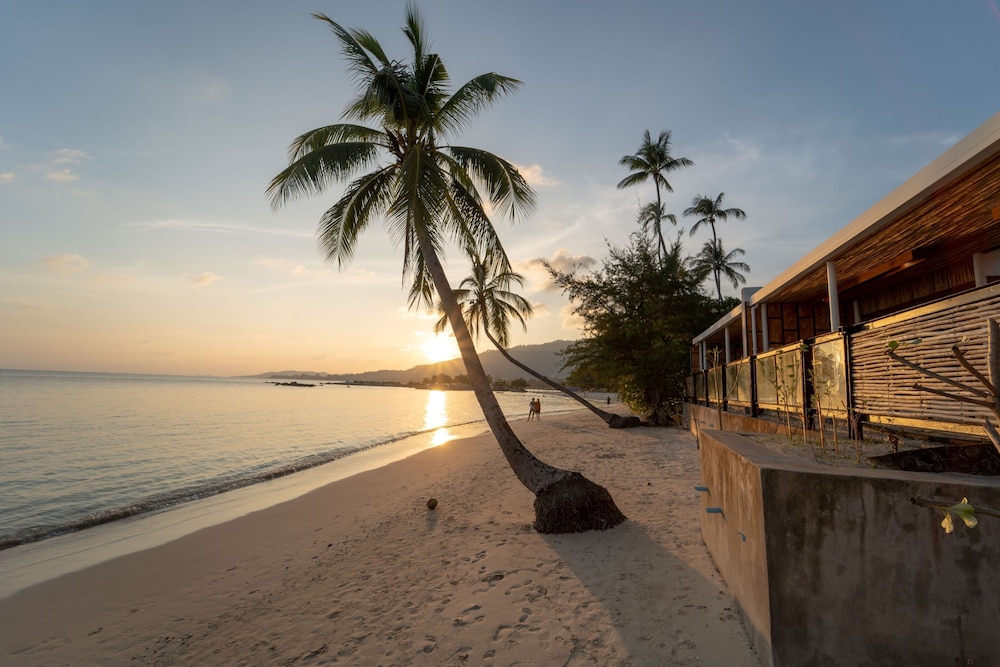 Pao Jin Poon Beach Front Villa 47/56