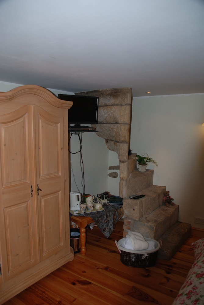Armidale Cottages Bed & Breakfast 19/28