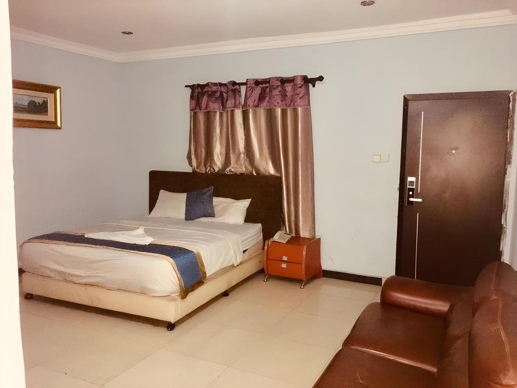 HOME INN HOTEL AND SUITES 5/33