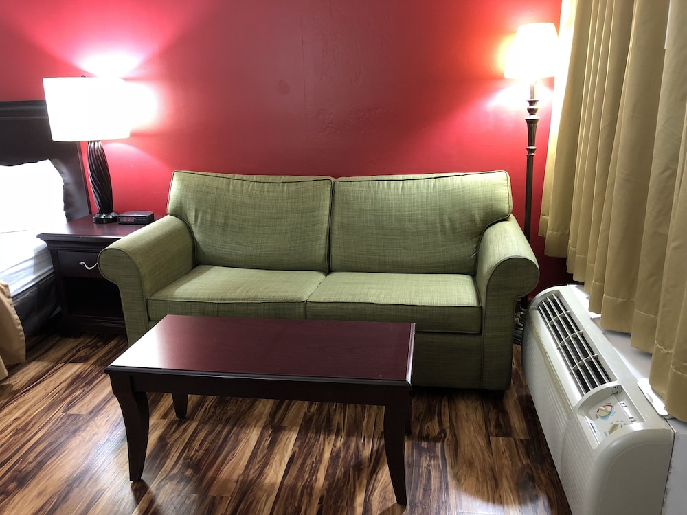 Econo Lodge Marion I-81 25/36
