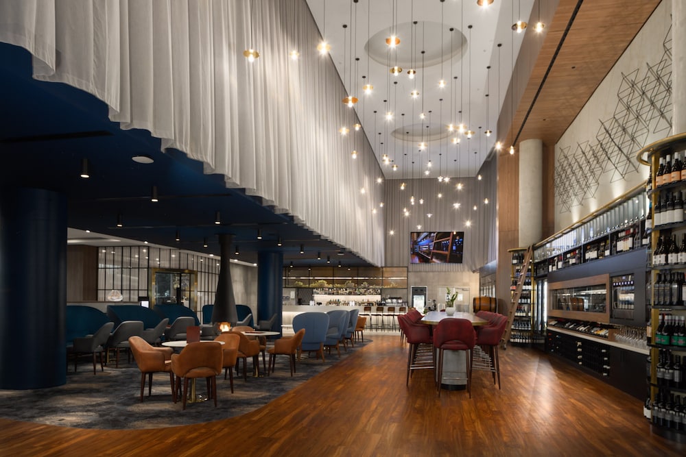 Oval Hotel Adelaide 28/50