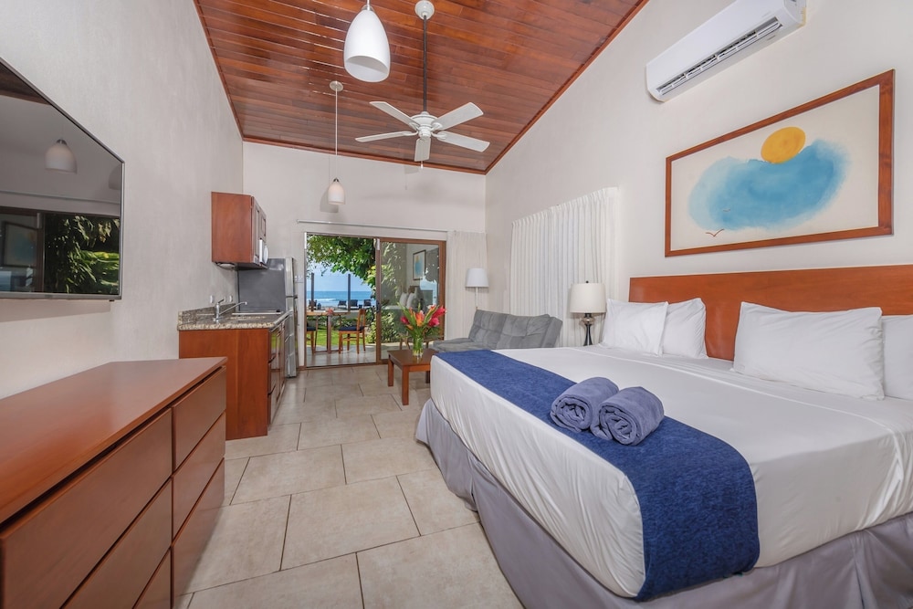 Suite, Beach Front