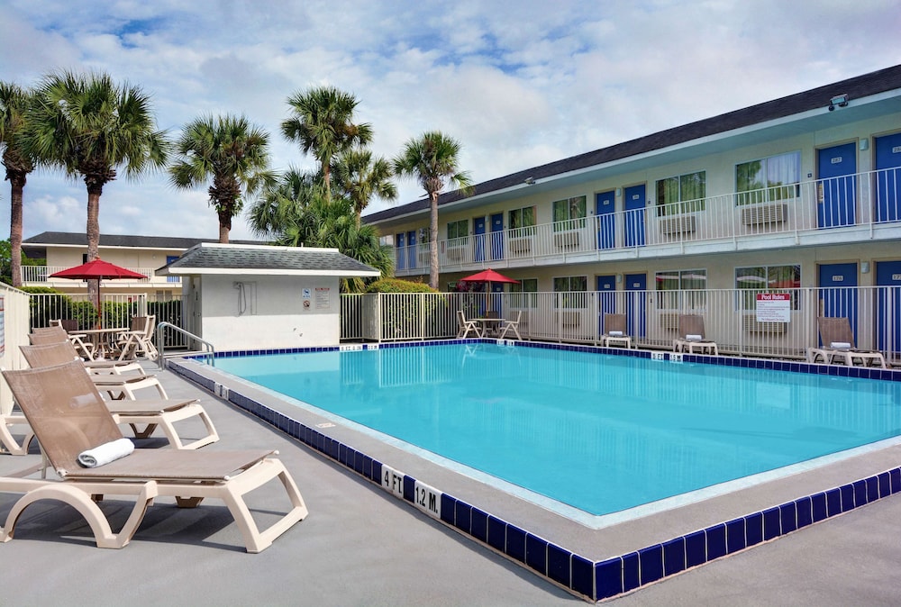 Motel6 Kissimmee, FL - Orlando 7/64