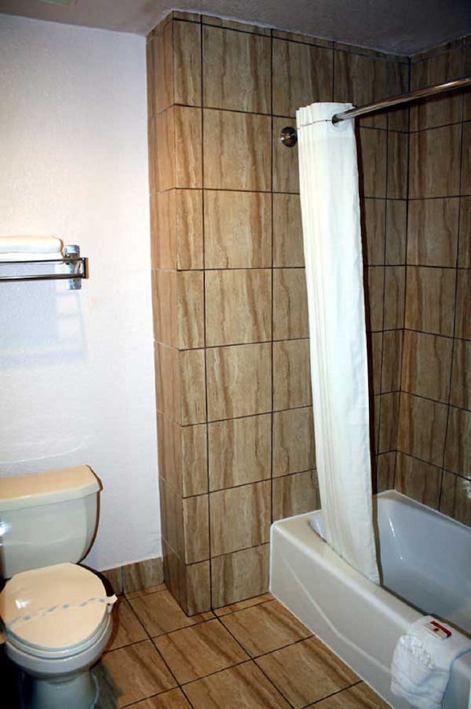 Executive Inn And Suites Sacramento 16/43