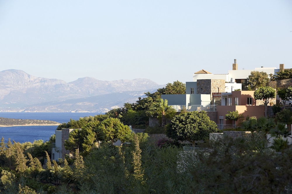 Pleiades Luxurious Villas 41/48