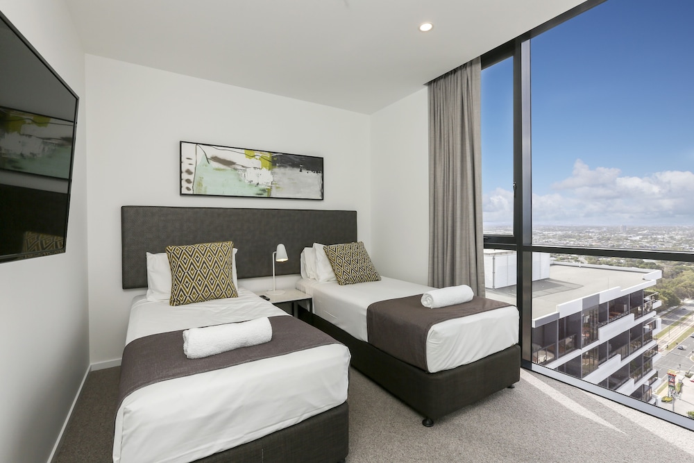 Qube Broadbeach 17/50