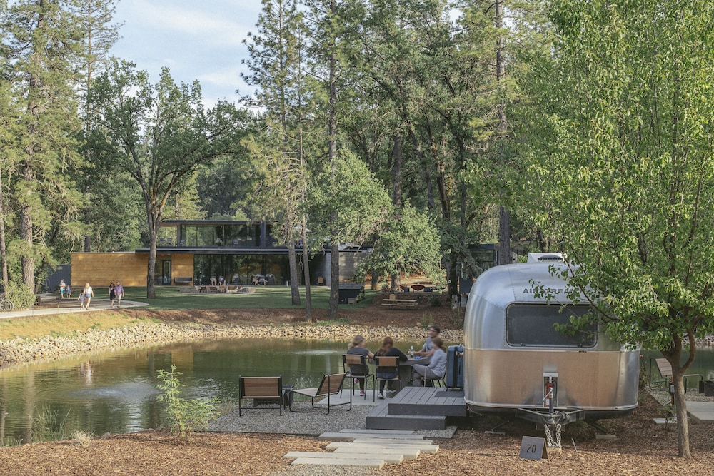 Autocamp Yosemite 1/84