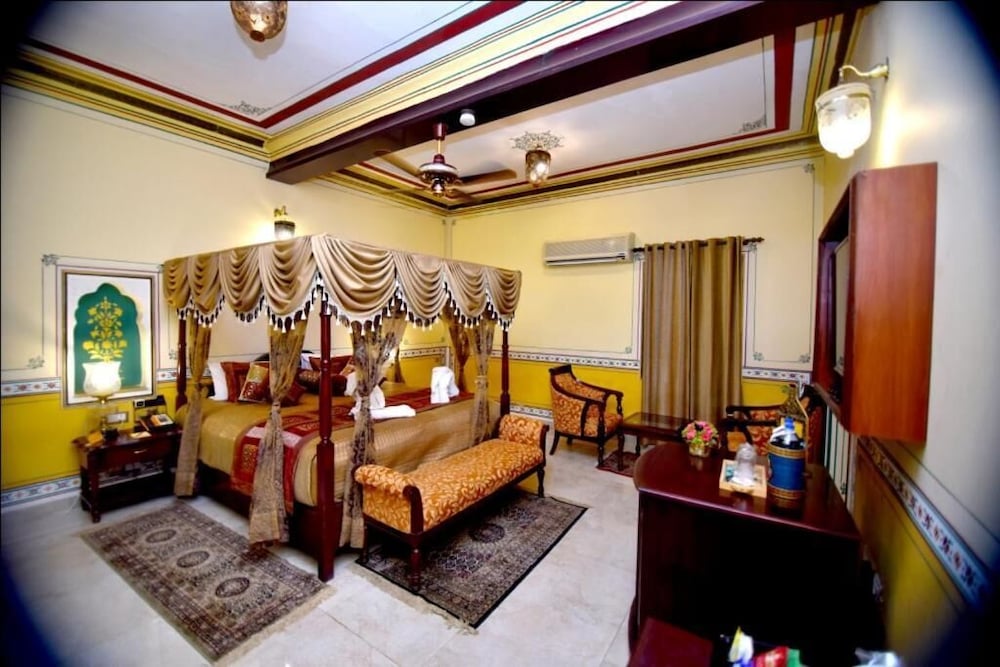 Chouki Dhani Resort 30/50