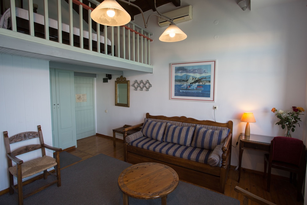 Nostos Beach Boutique Hotel 53/73