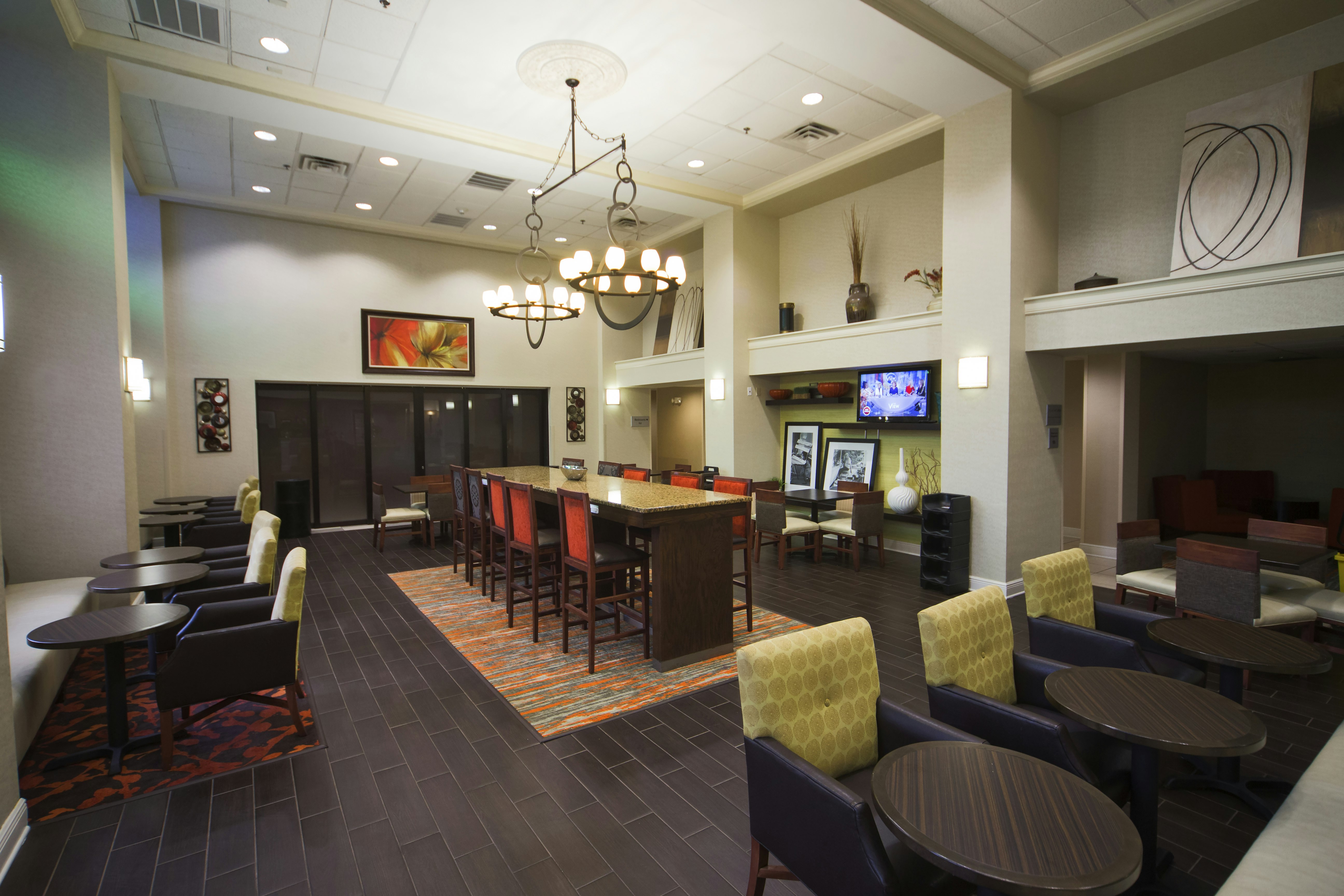 Hampton Inn and Suites Valdosta Conference Center 13/25