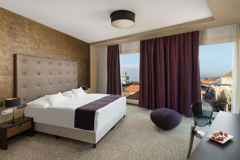 Corso Hotel Pecs 9/29