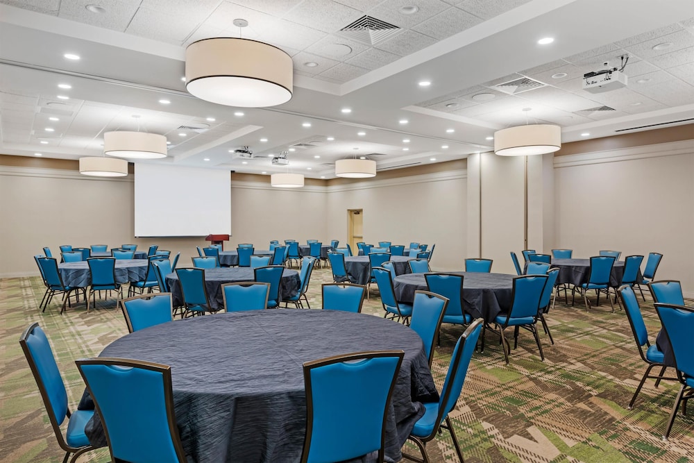 Drury Inn & Suites Colorado Springs 40/50