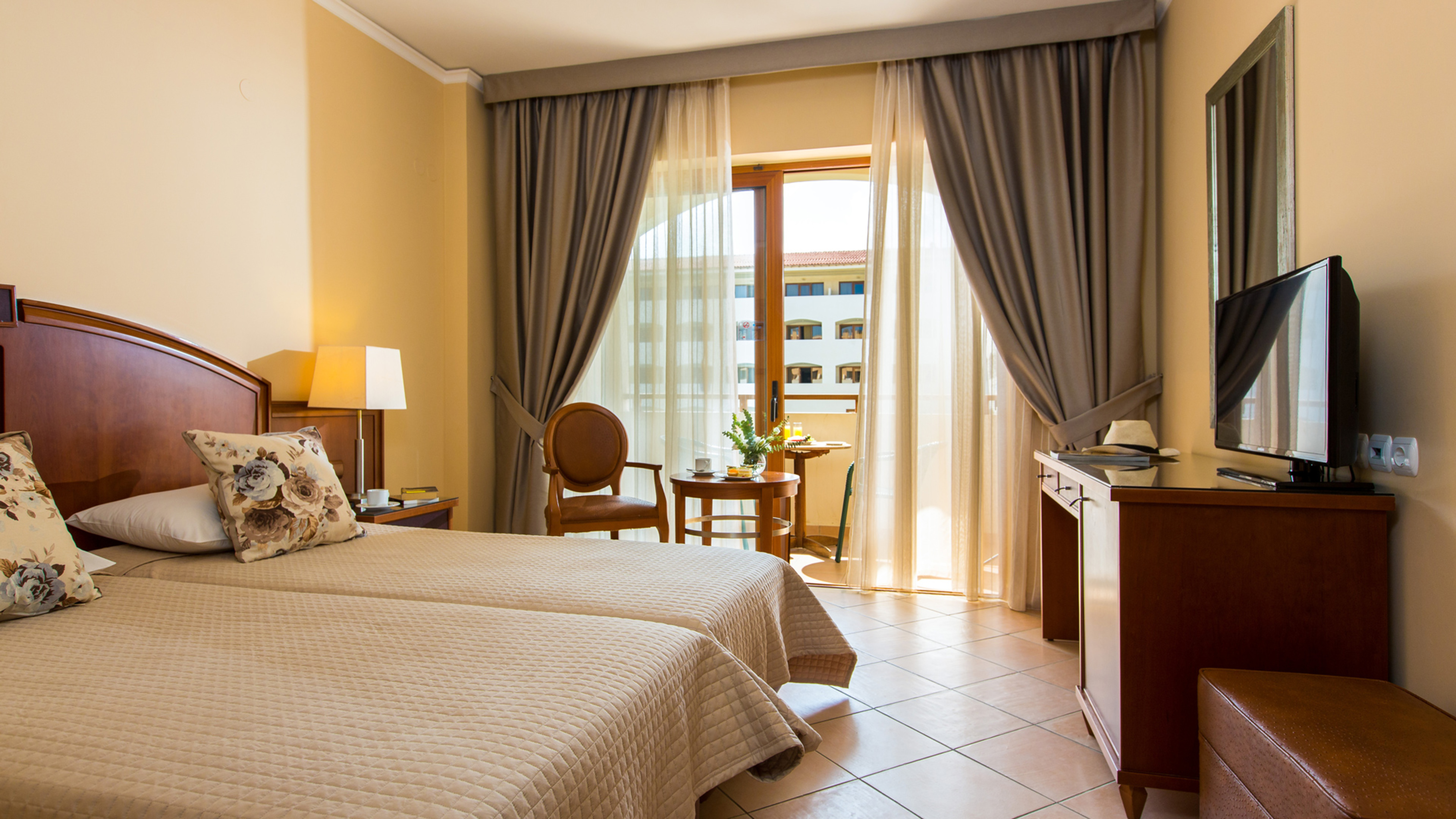 غرفة قياسية بسرير مزدوج أو سريرين منفصلين، Theartemis Palace 2/5