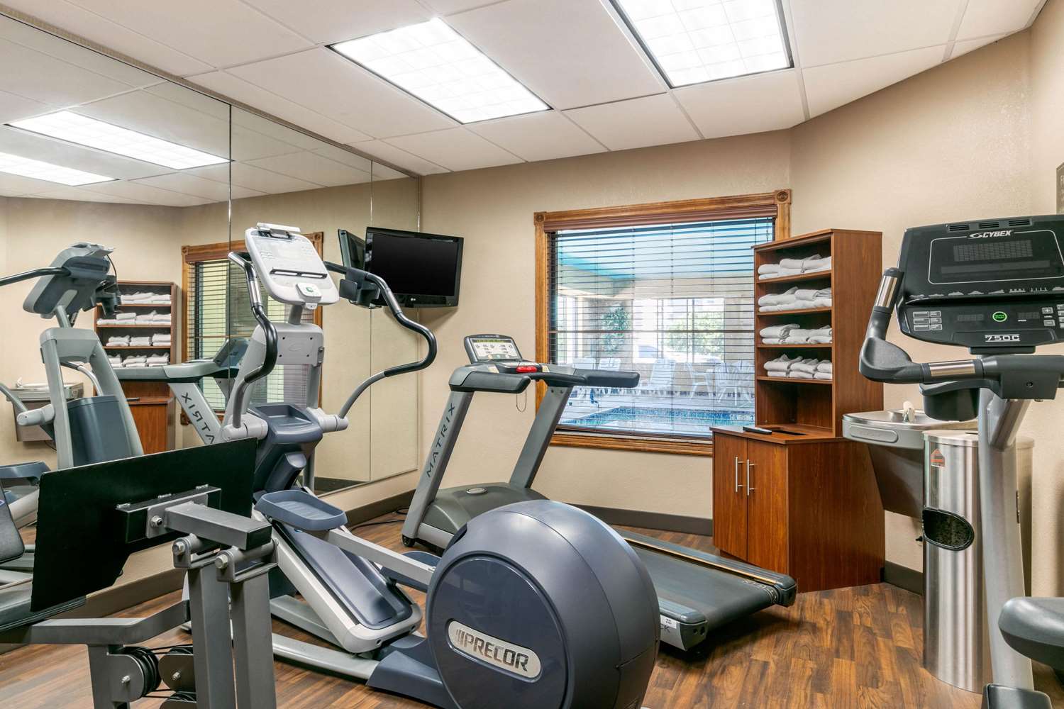 Comfort Suites Hopkinsville near Fort Campbell 8/15