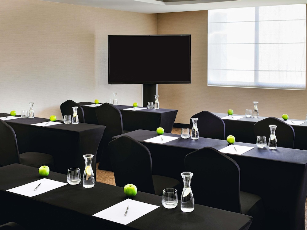Movenpick Hotel Apartments Al Mamzar 56/64