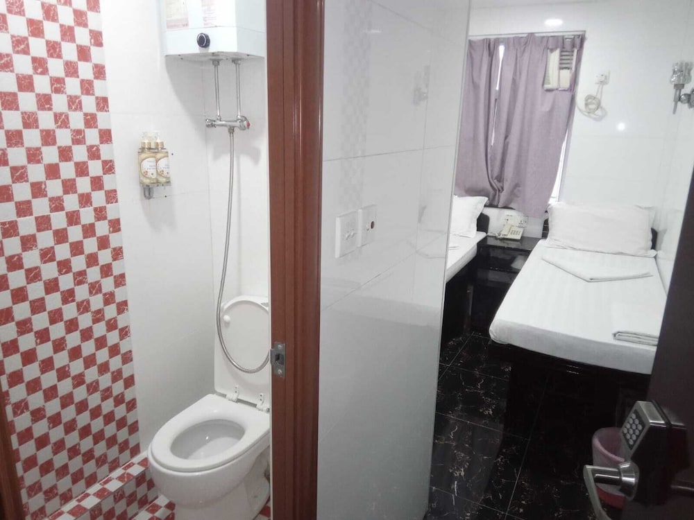 Dutch Hostel 32/39