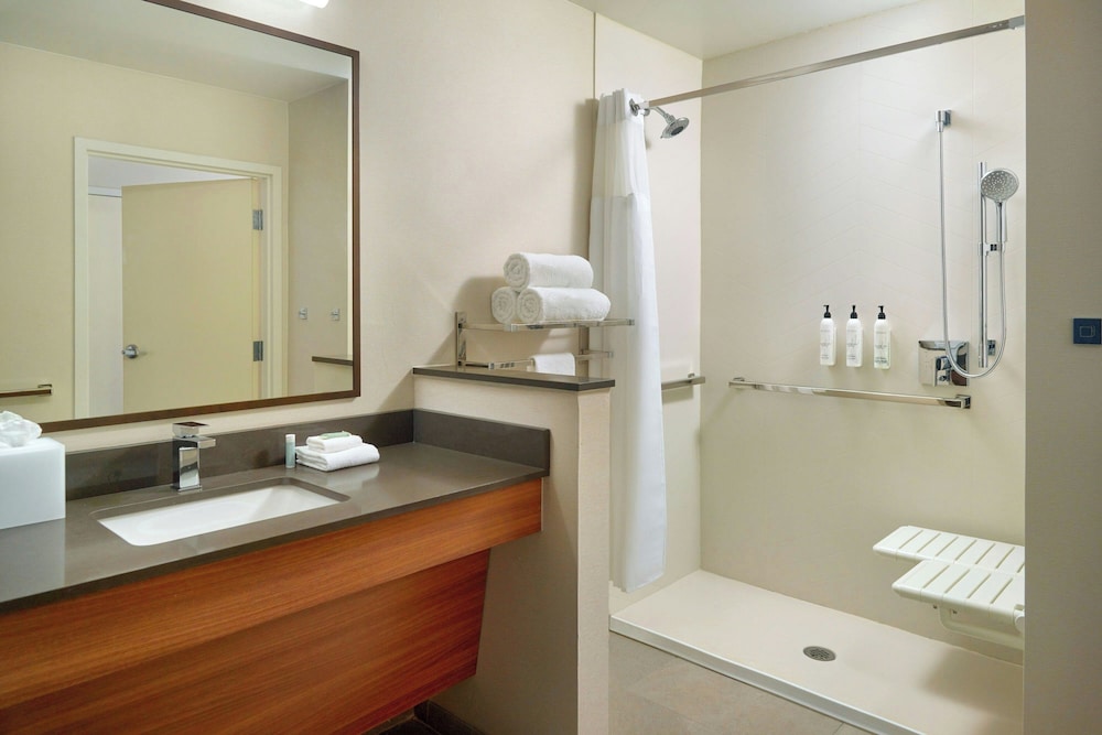Fairfield Inn & Suites By Marriott Alpharetta Avalon Area 24/27